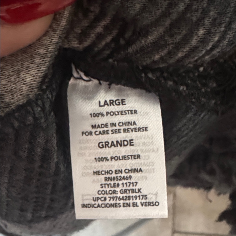 Mens Cozy Alpine Sherpa Pullover Checkered Black Gray Large with Pockets NWT - Picture 8 of 8